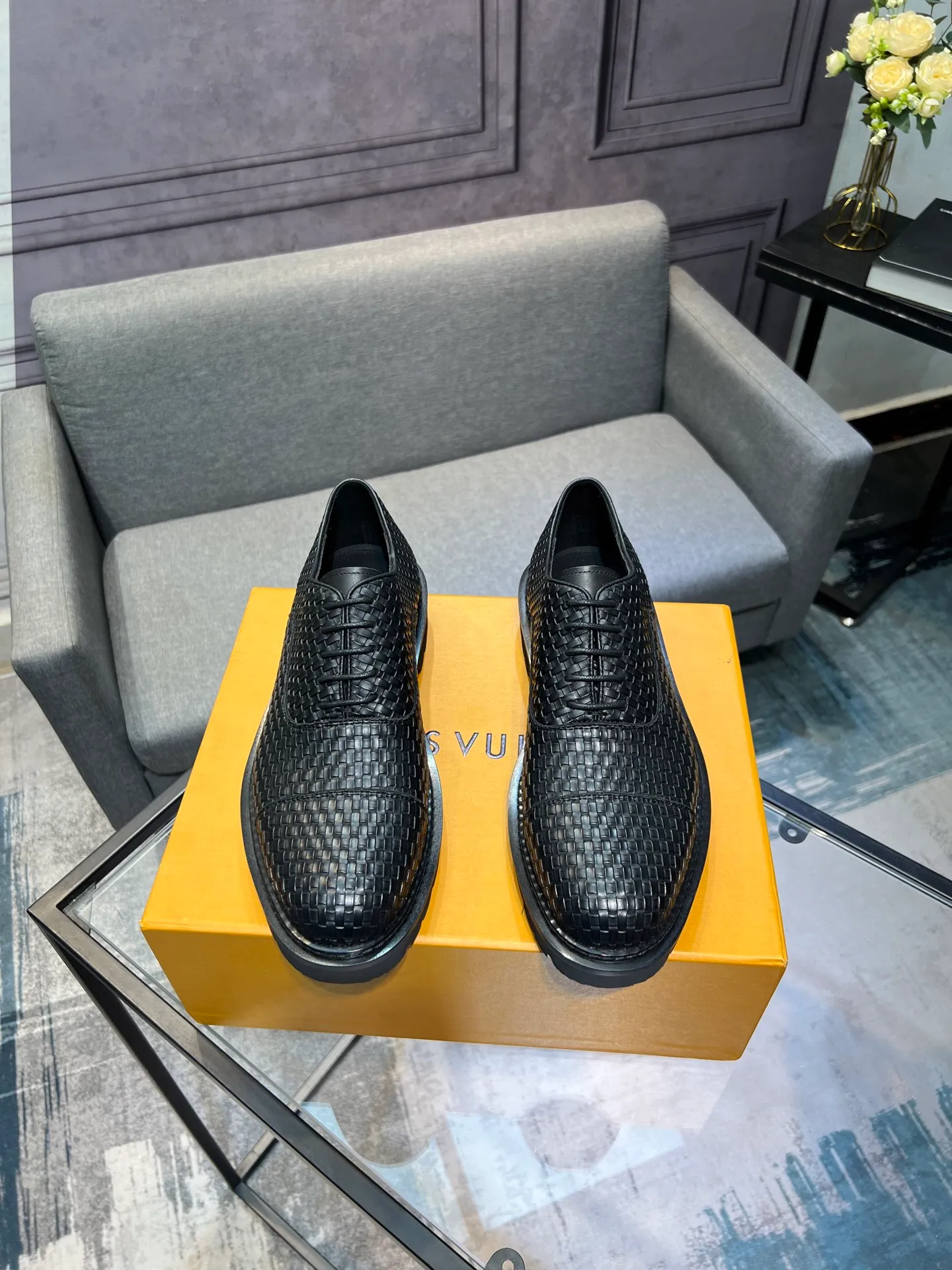 Men's shoes 💰820 [LV] - High-end quality - Upper: 🔝 tumbled cowhide, Nappa cowhide, brand logo sewn on shoe body - Lining: cowhide, foot pads; water-dyed cowhide - Outsole: TPR·rubber foam; two-color molded outsole -Super high quality control·Fine workmanship: highlighted (high-end·luxury·grade) -Size: 39-44 (38 45 can be customized)